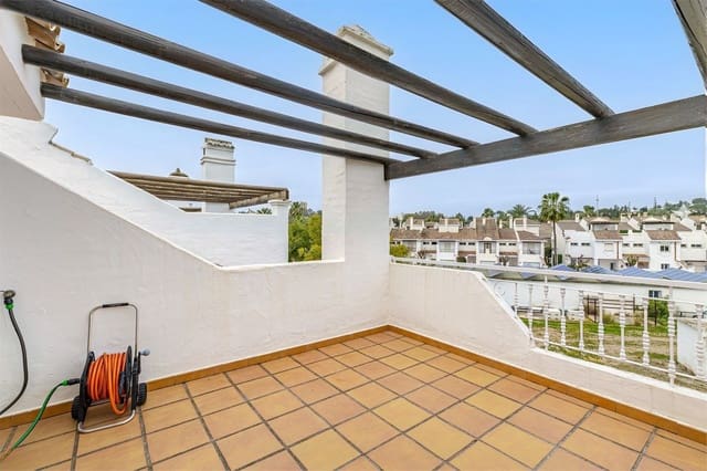2 bedroom Townhouse for sale in Nueva Andalucia, Marbella - € 600,000 (Ref: 10020483)