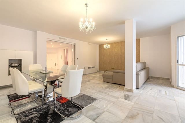 2 bedroom Townhouse for sale in Nueva Andalucia, Marbella - € 600,000 (Ref: 10020483)