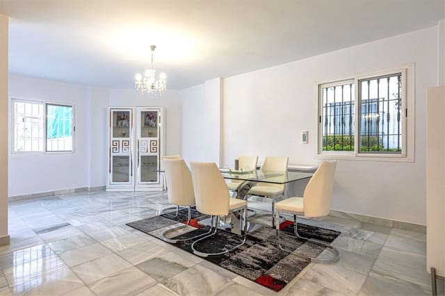 2 bedroom Townhouse for sale in Nueva Andalucia, Marbella - € 600,000 (Ref: 10020483)