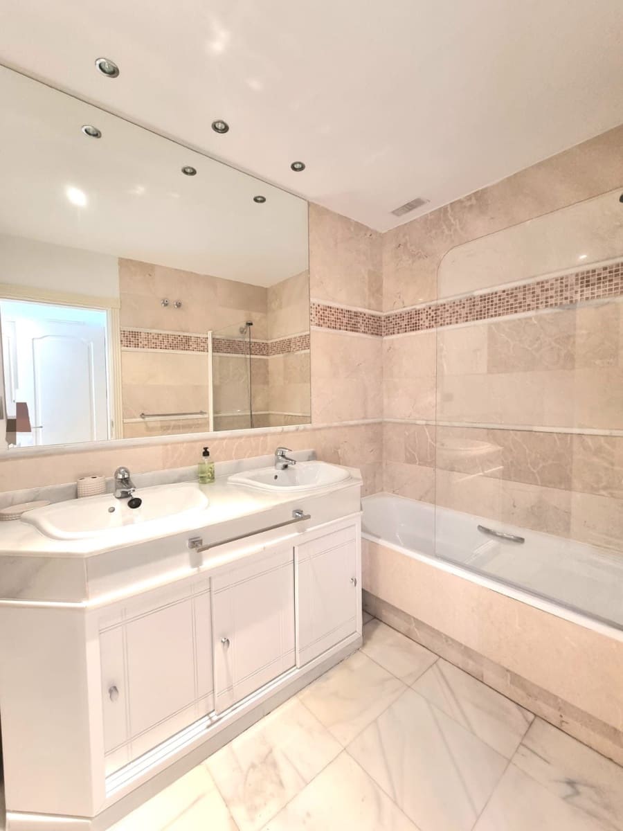 2 soveværelse Lejlighed til salg i Nueva Andalucia - € 550.000 (Ref: 10020484)