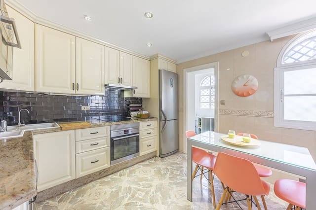 3 sovrum Semi-fristående Villa till salu i Nueva Andalucia, Marbella - 640 000 € (Ref: 10020489)
