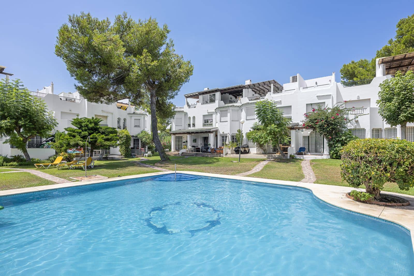 3 sovrum Semi-fristående Villa till salu i Nueva Andalucia - 640 000 € (Ref: 10020489)