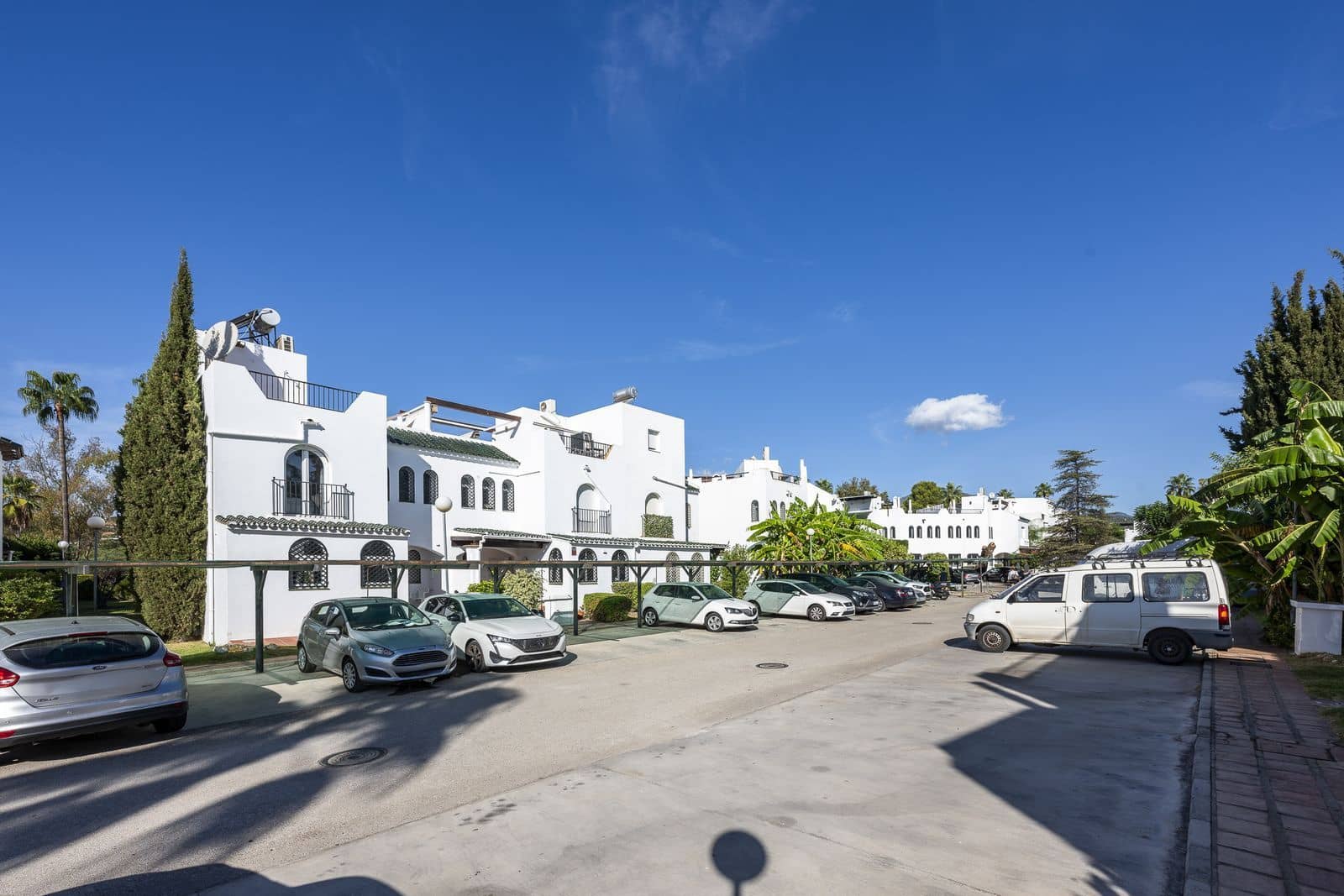 3 sovrum Semi-fristående Villa till salu i Nueva Andalucia - 640 000 € (Ref: 10020489)