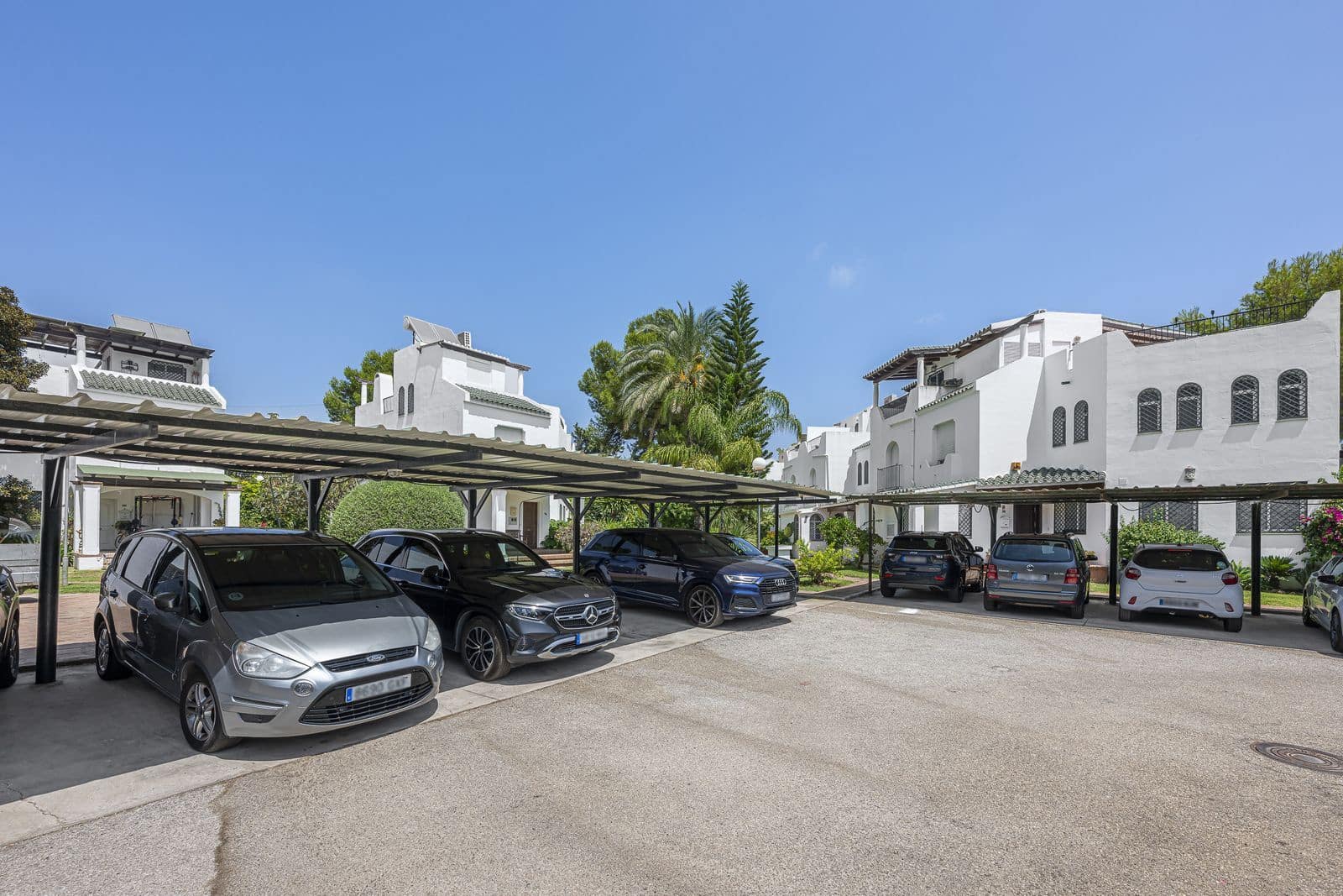 3 sovrum Semi-fristående Villa till salu i Nueva Andalucia - 640 000 € (Ref: 10020489)