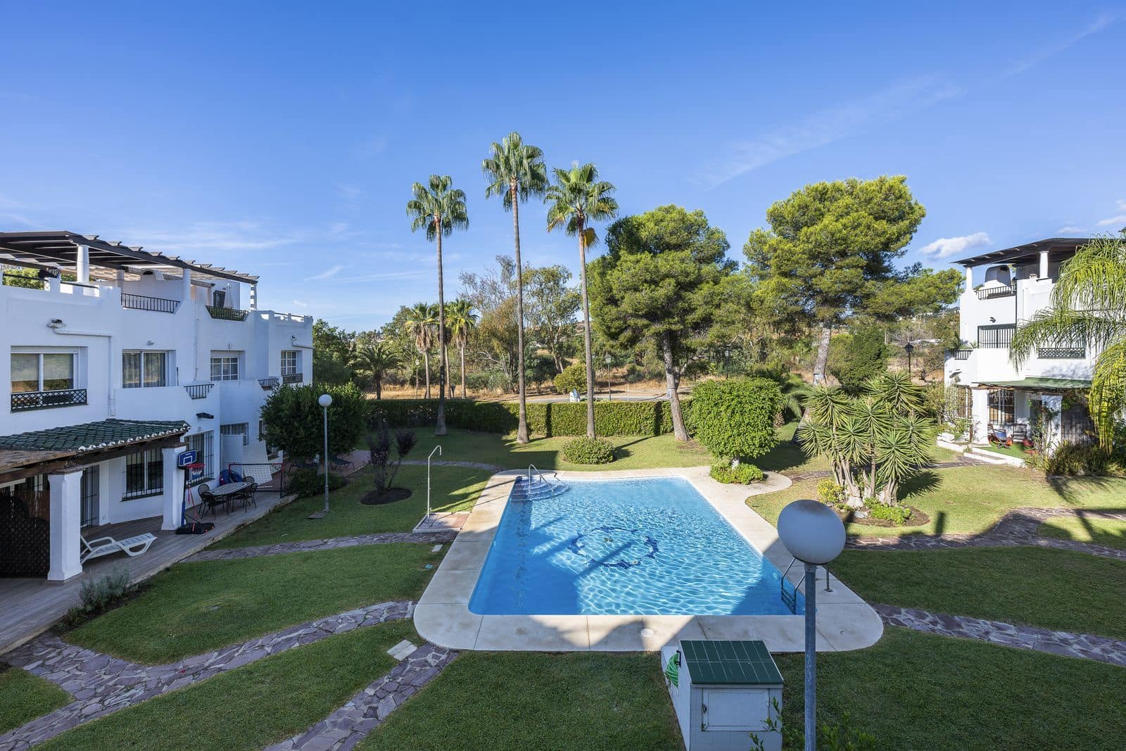 3 sovrum Semi-fristående Villa till salu i Nueva Andalucia - 640 000 € (Ref: 10020489)