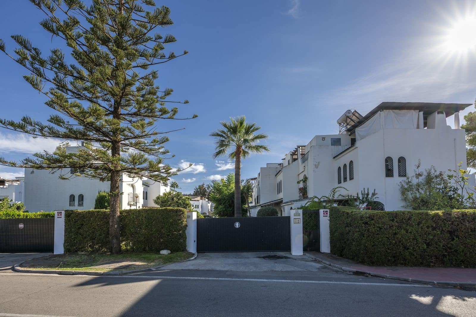 3 sovrum Semi-fristående Villa till salu i Nueva Andalucia - 640 000 € (Ref: 10020489)