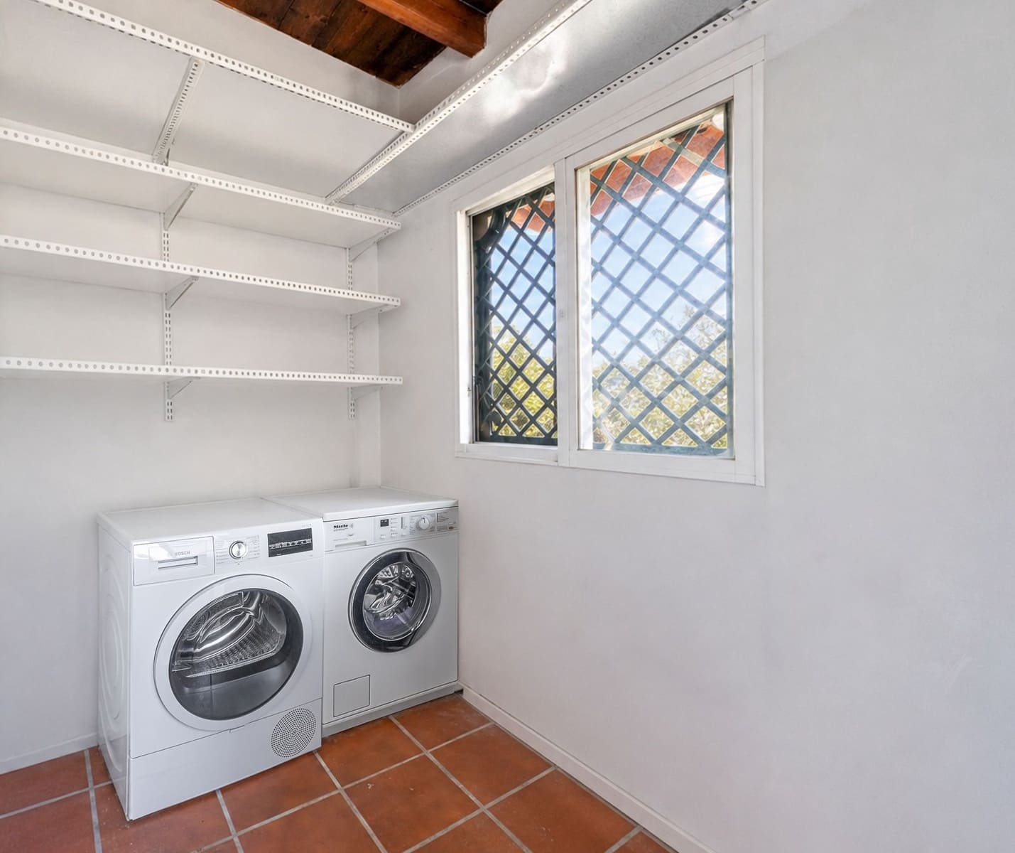 3 sovrum Semi-fristående Villa till salu i Nueva Andalucia - 640 000 € (Ref: 10020489)