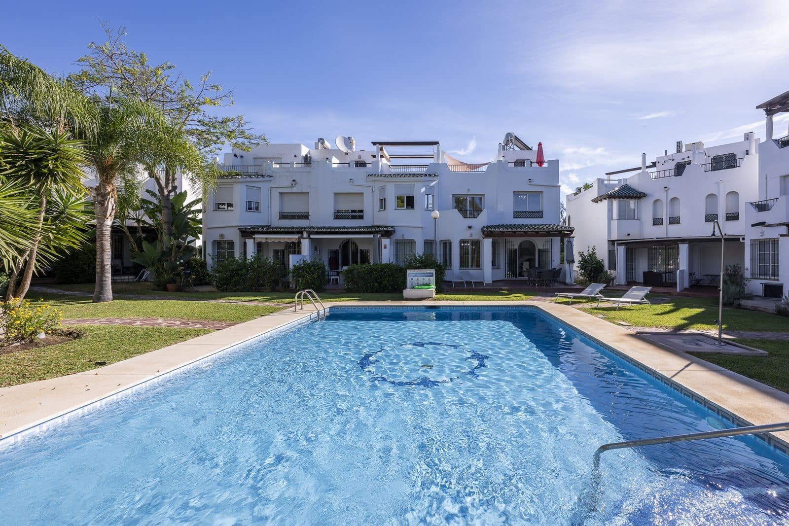 3 sovrum Semi-fristående Villa till salu i Nueva Andalucia - 640 000 € (Ref: 10020489)