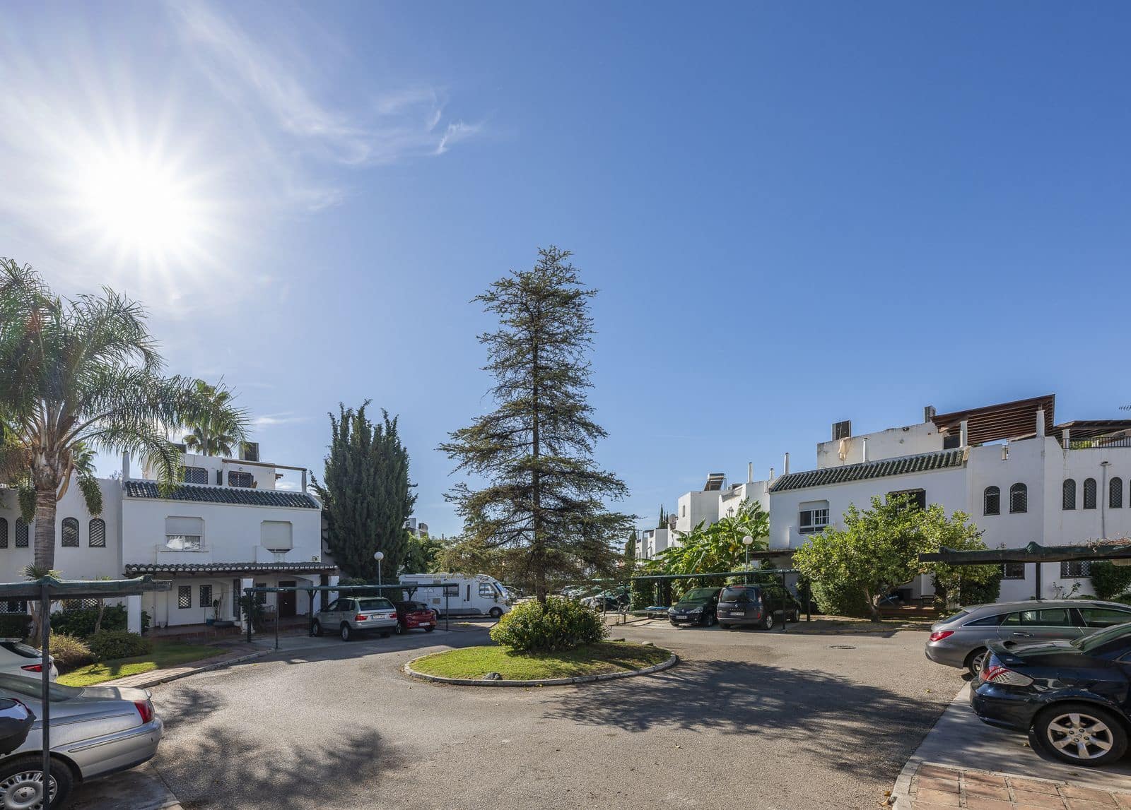 3 sovrum Semi-fristående Villa till salu i Nueva Andalucia - 640 000 € (Ref: 10020489)