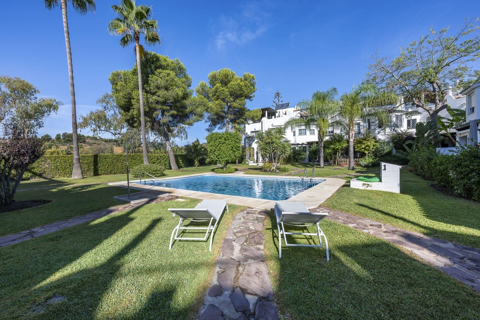 3 sovrum Semi-fristående Villa till salu i Nueva Andalucia - 640 000 € (Ref: 10020489)