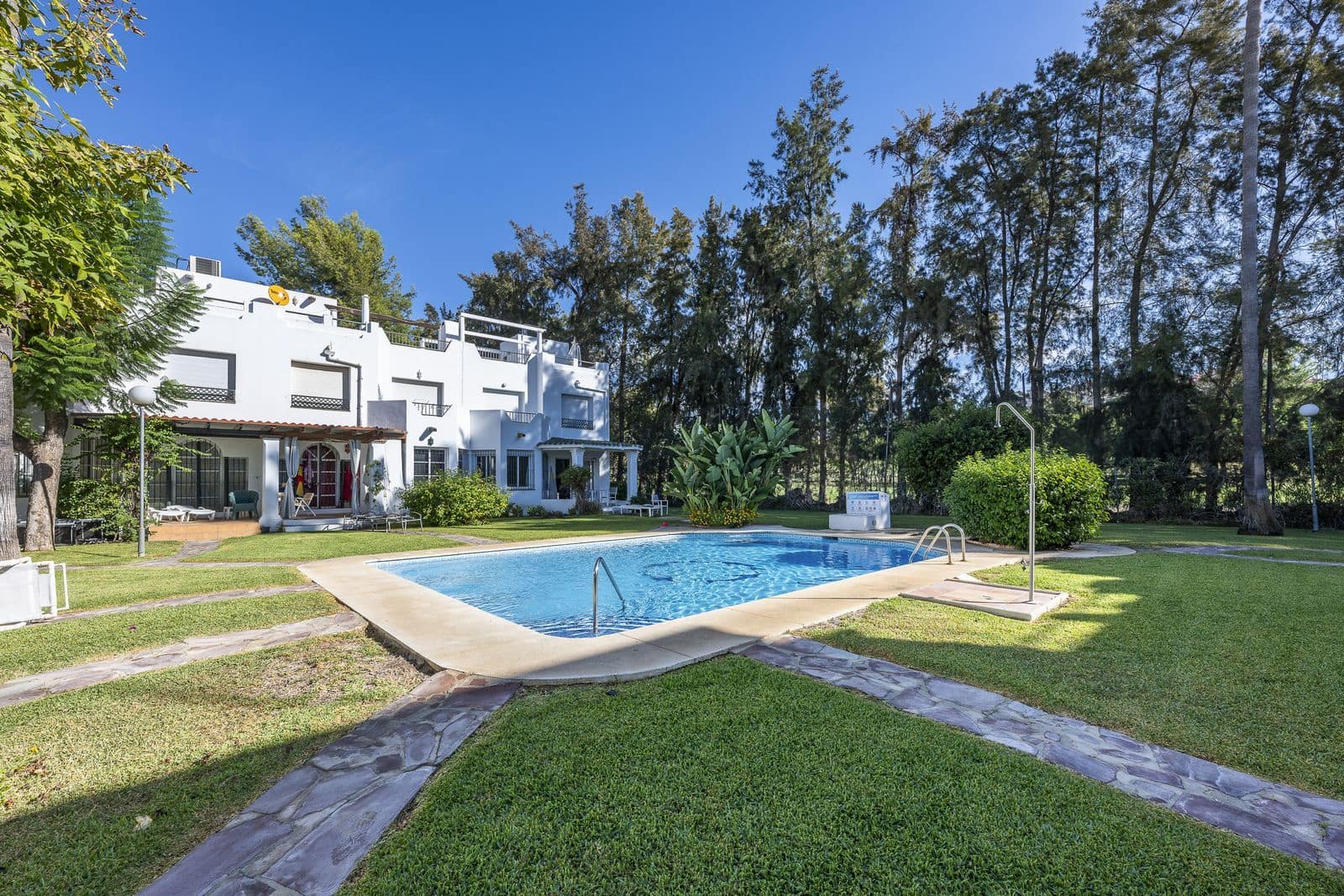 3 sovrum Semi-fristående Villa till salu i Nueva Andalucia - 640 000 € (Ref: 10020489)