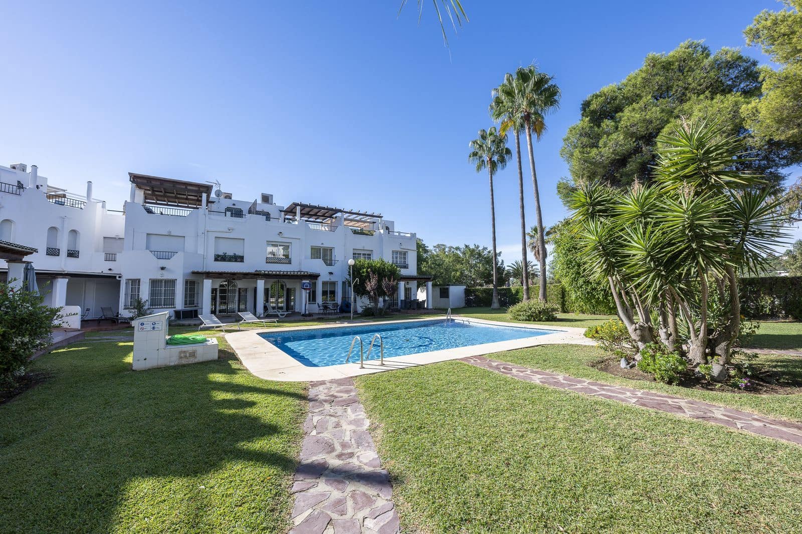 3 sovrum Semi-fristående Villa till salu i Nueva Andalucia - 640 000 € (Ref: 10020489)