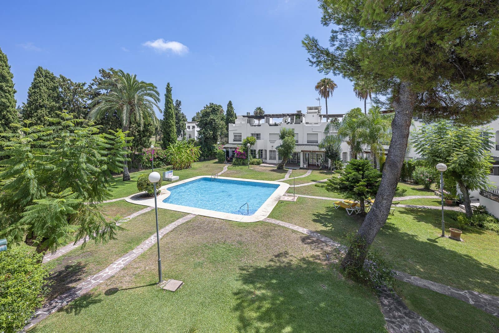 3 sovrum Semi-fristående Villa till salu i Nueva Andalucia - 640 000 € (Ref: 10020489)