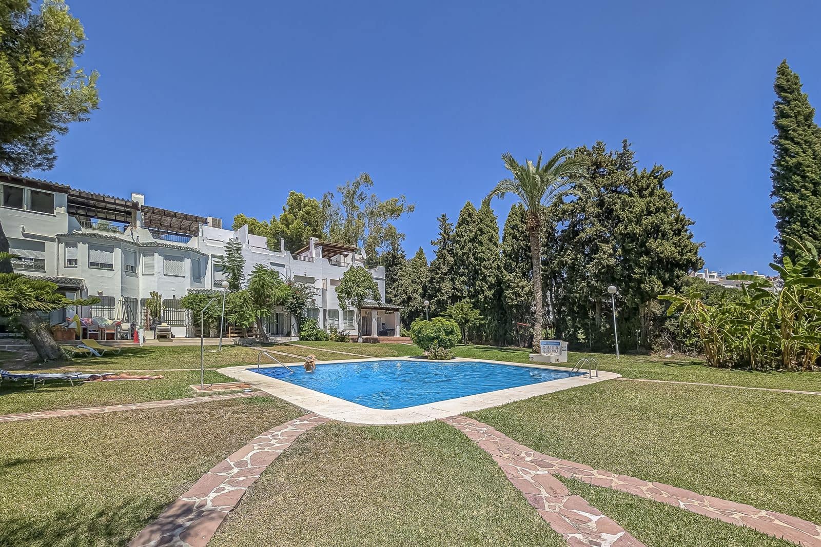 3 sovrum Semi-fristående Villa till salu i Nueva Andalucia - 640 000 € (Ref: 10020489)