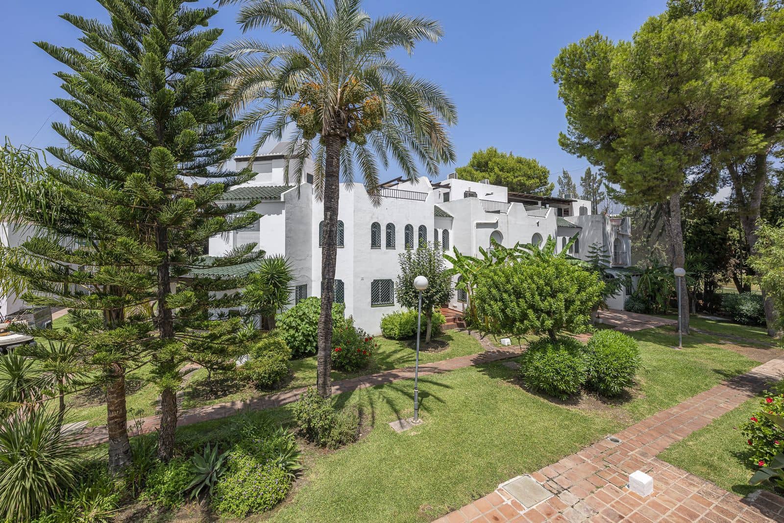 3 sovrum Semi-fristående Villa till salu i Nueva Andalucia - 640 000 € (Ref: 10020489)