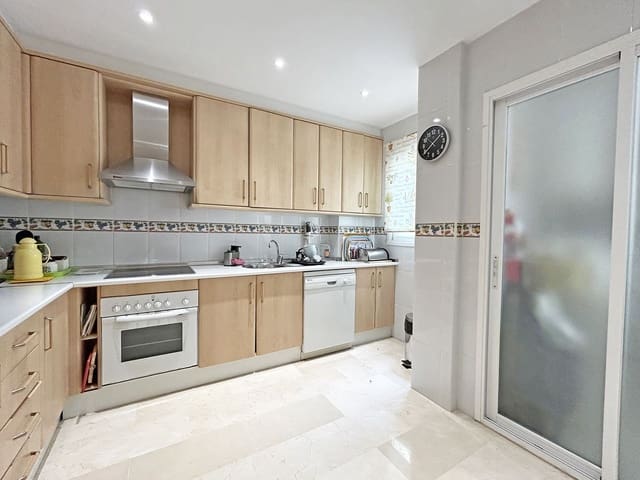 3 slaapkamer Appartement te koop in Golden Mile, Marbella - € 699.000 (Ref: 10020492)