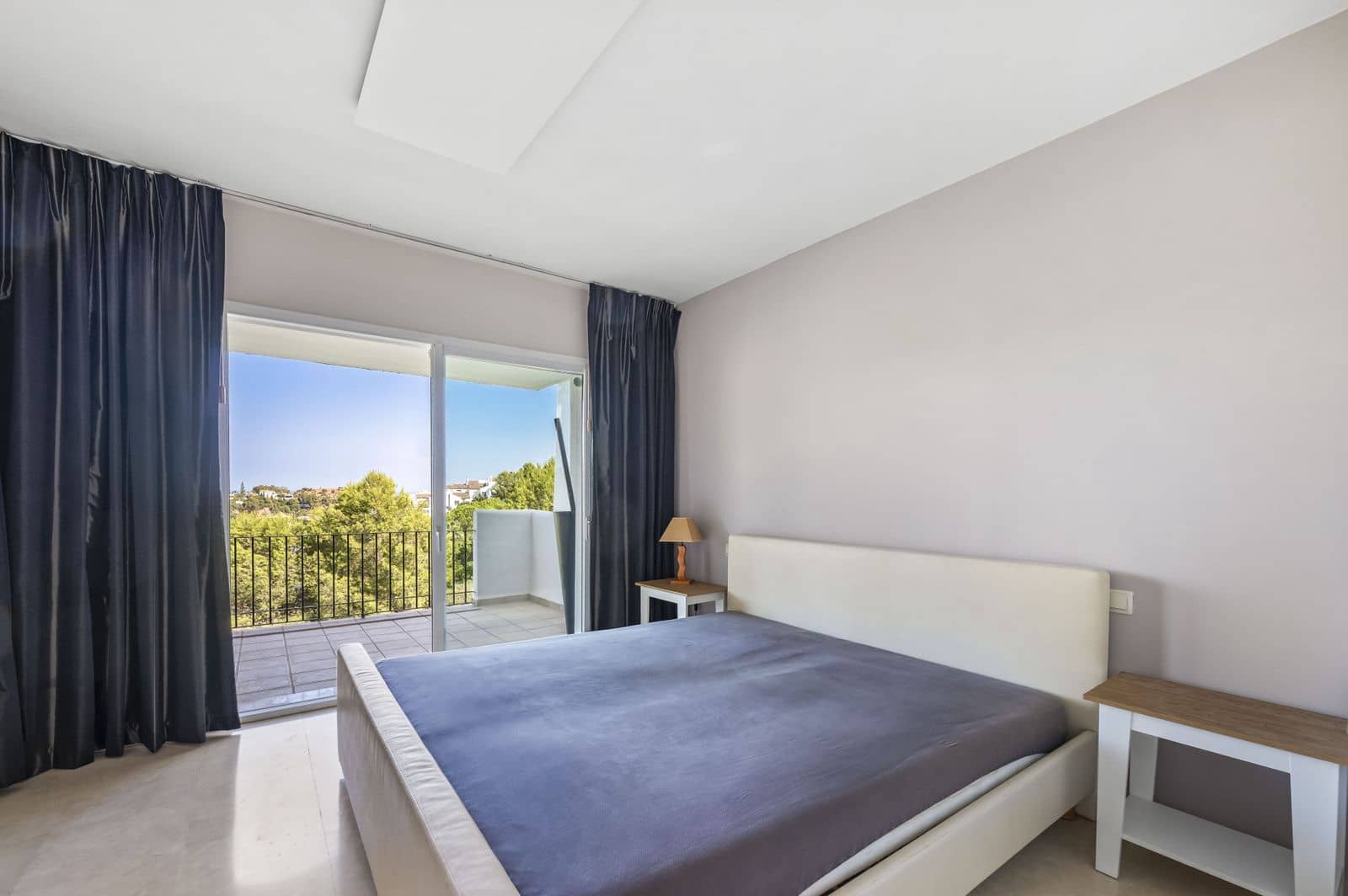 2 bedroom Apartment for sale in Benahavis - € 450,000 (Ref: 10020494)