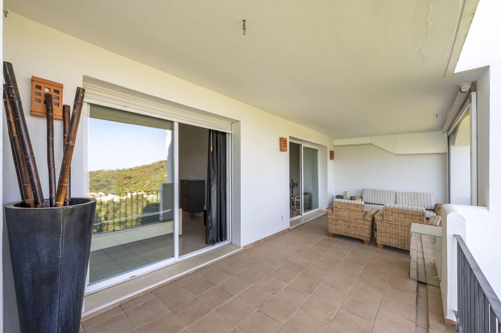 2 bedroom Apartment for sale in Benahavis - € 450,000 (Ref: 10020494)