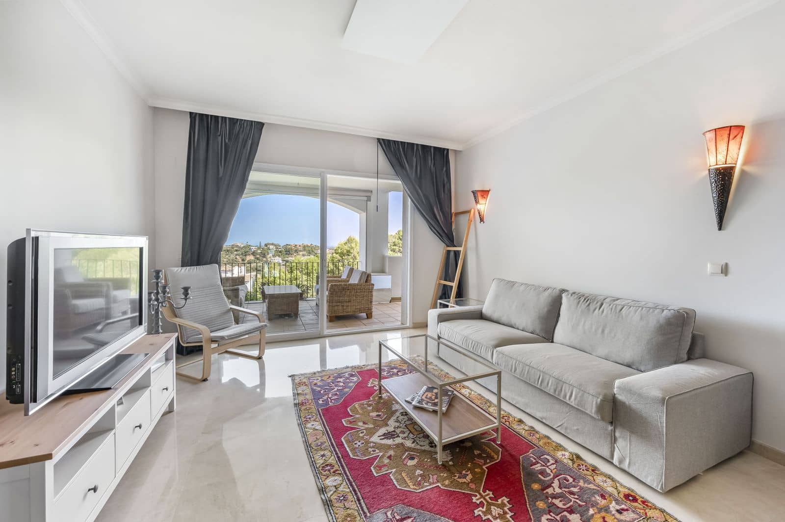 2 bedroom Apartment for sale in Benahavis - € 450,000 (Ref: 10020494)