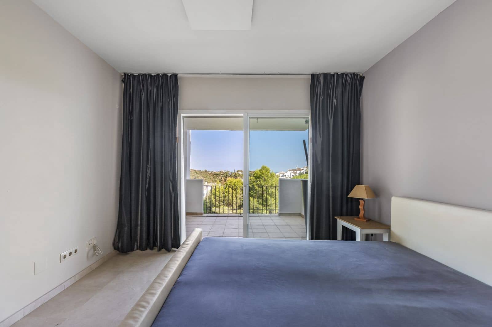 2 bedroom Apartment for sale in Benahavis - € 450,000 (Ref: 10020494)