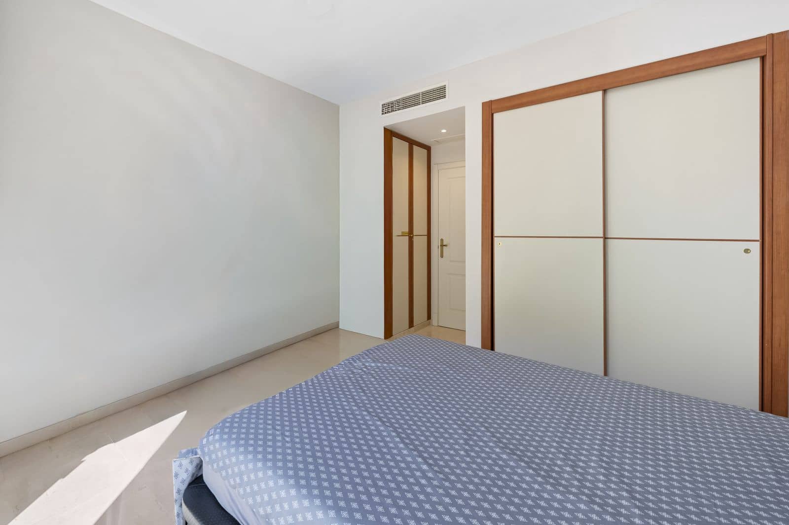 2 bedroom Apartment for sale in Benahavis - € 450,000 (Ref: 10020494)