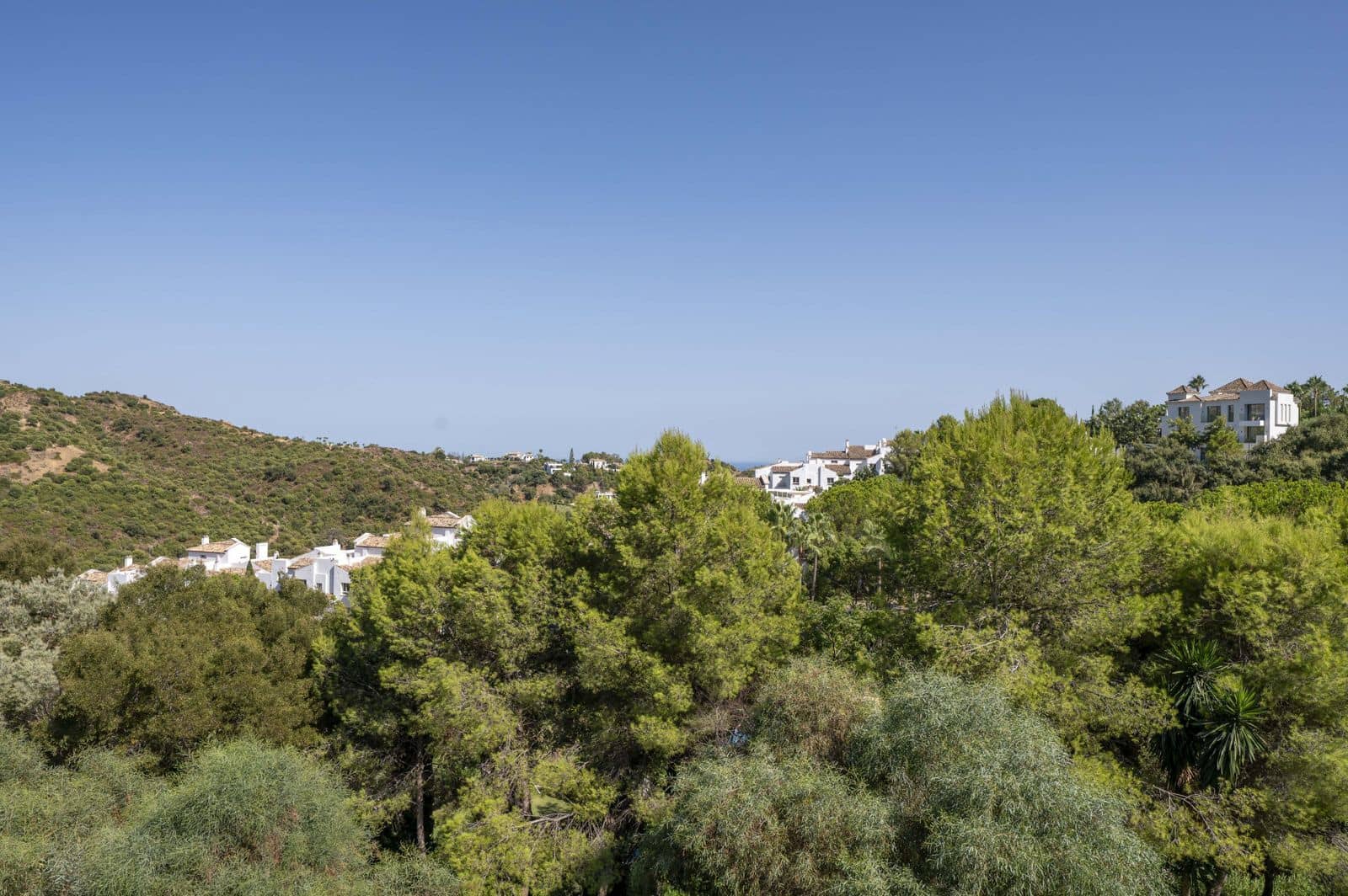 2 bedroom Apartment for sale in Benahavis - € 450,000 (Ref: 10020494)
