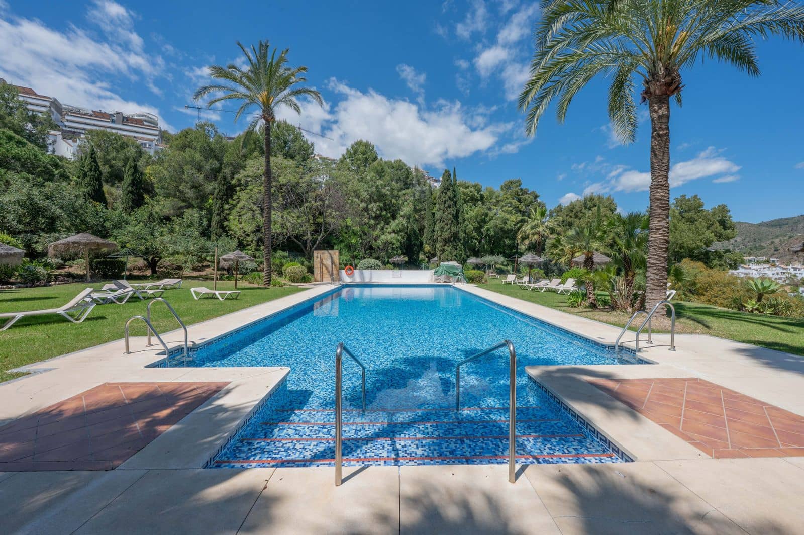 2 bedroom Apartment for sale in Benahavis - € 450,000 (Ref: 10020494)