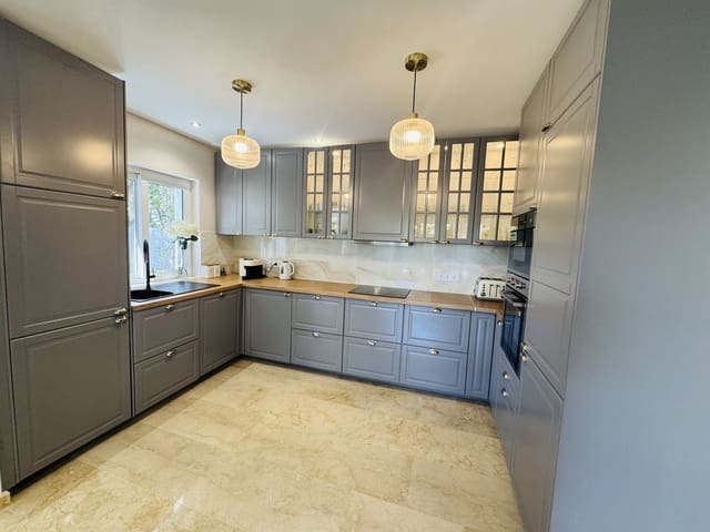 4 bedroom Villa for sale in Elviria, Marbella - € 1,199,000 (Ref: 10020503)