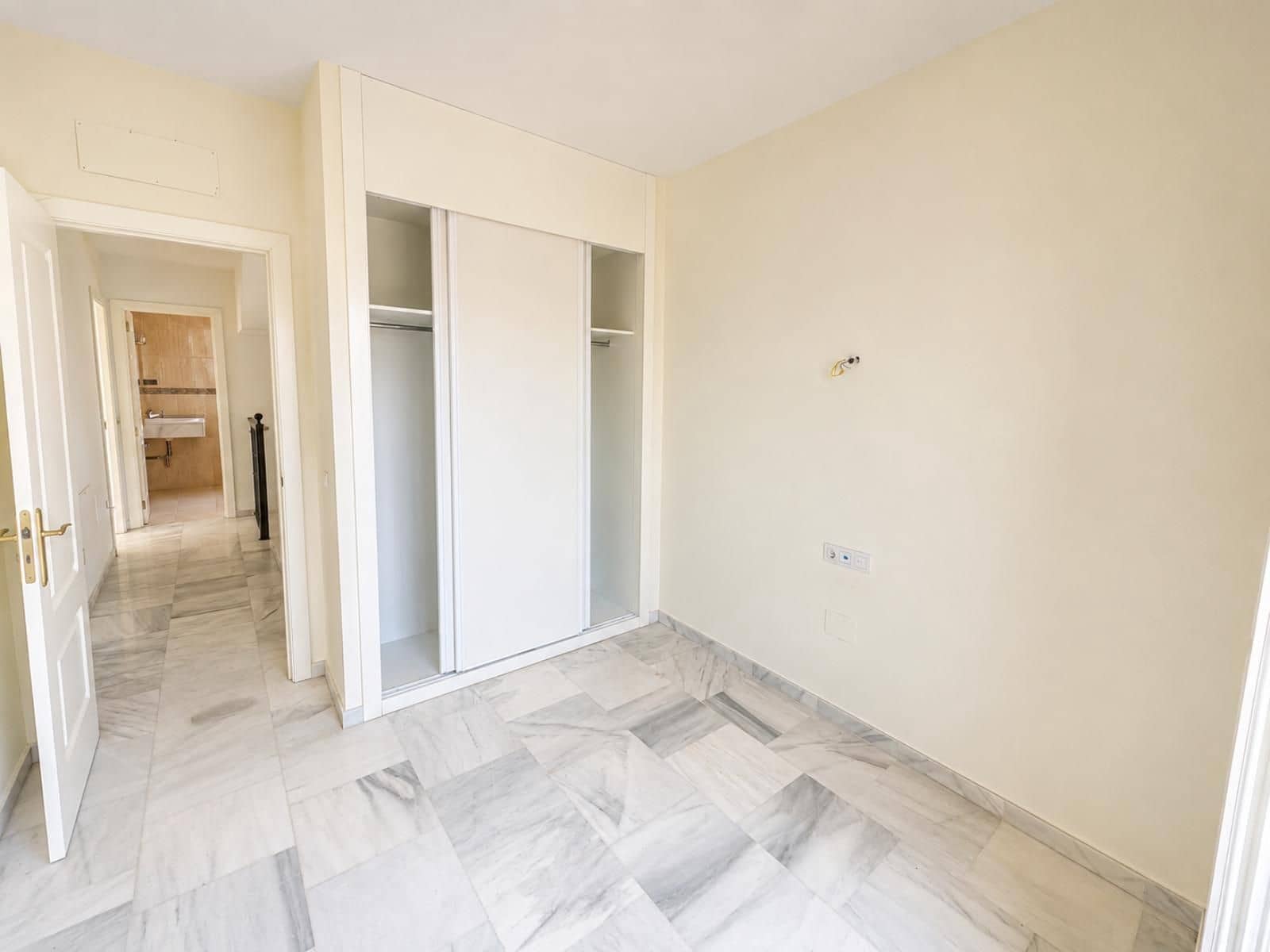 Chalet de 3 habitaciones en Riviera del Sol en venta - 476.000 € (Ref: 10020504)