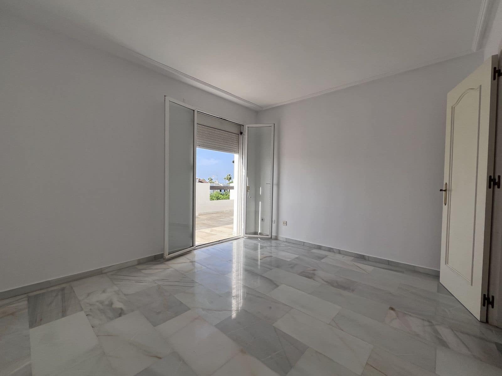 2 Zimmer Apartment zu verkaufen in Estepona - 425.000 € (Ref: 10020517)