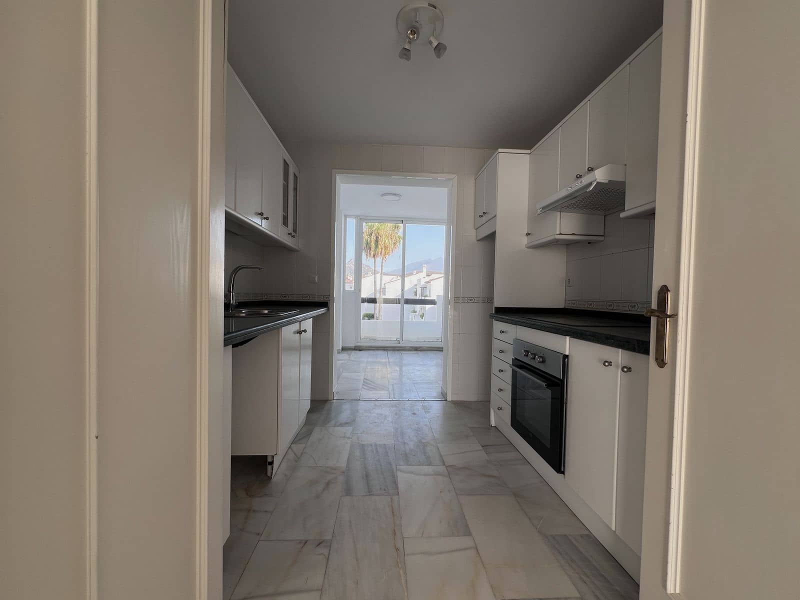 2 Zimmer Apartment zu verkaufen in Estepona - 425.000 € (Ref: 10020517)