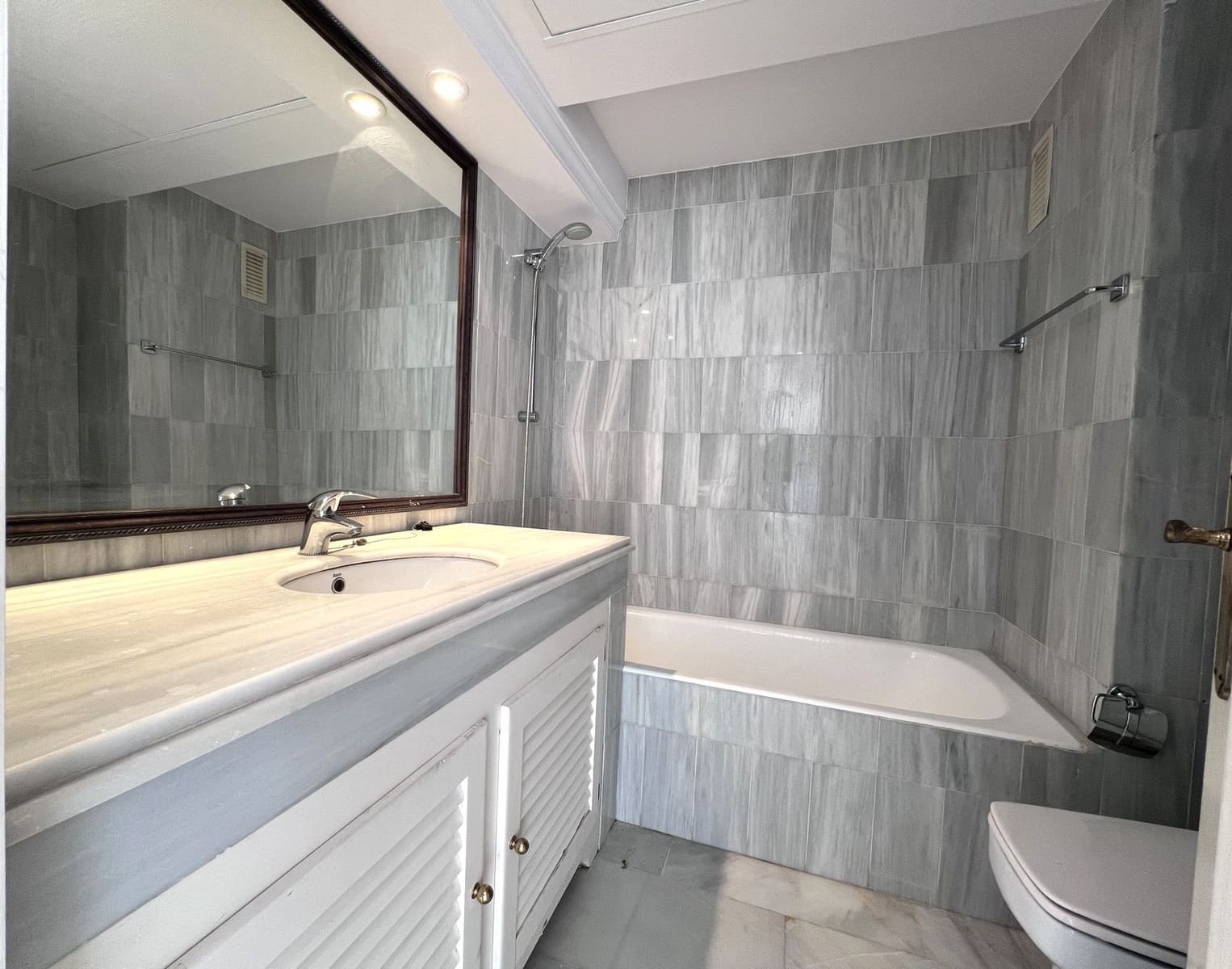 2 Zimmer Apartment zu verkaufen in Estepona - 425.000 € (Ref: 10020517)