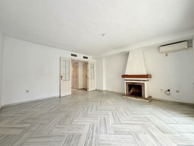 2 bedroom Townhouse for sale in Estepona - € 699,000 (Ref: 10020520)