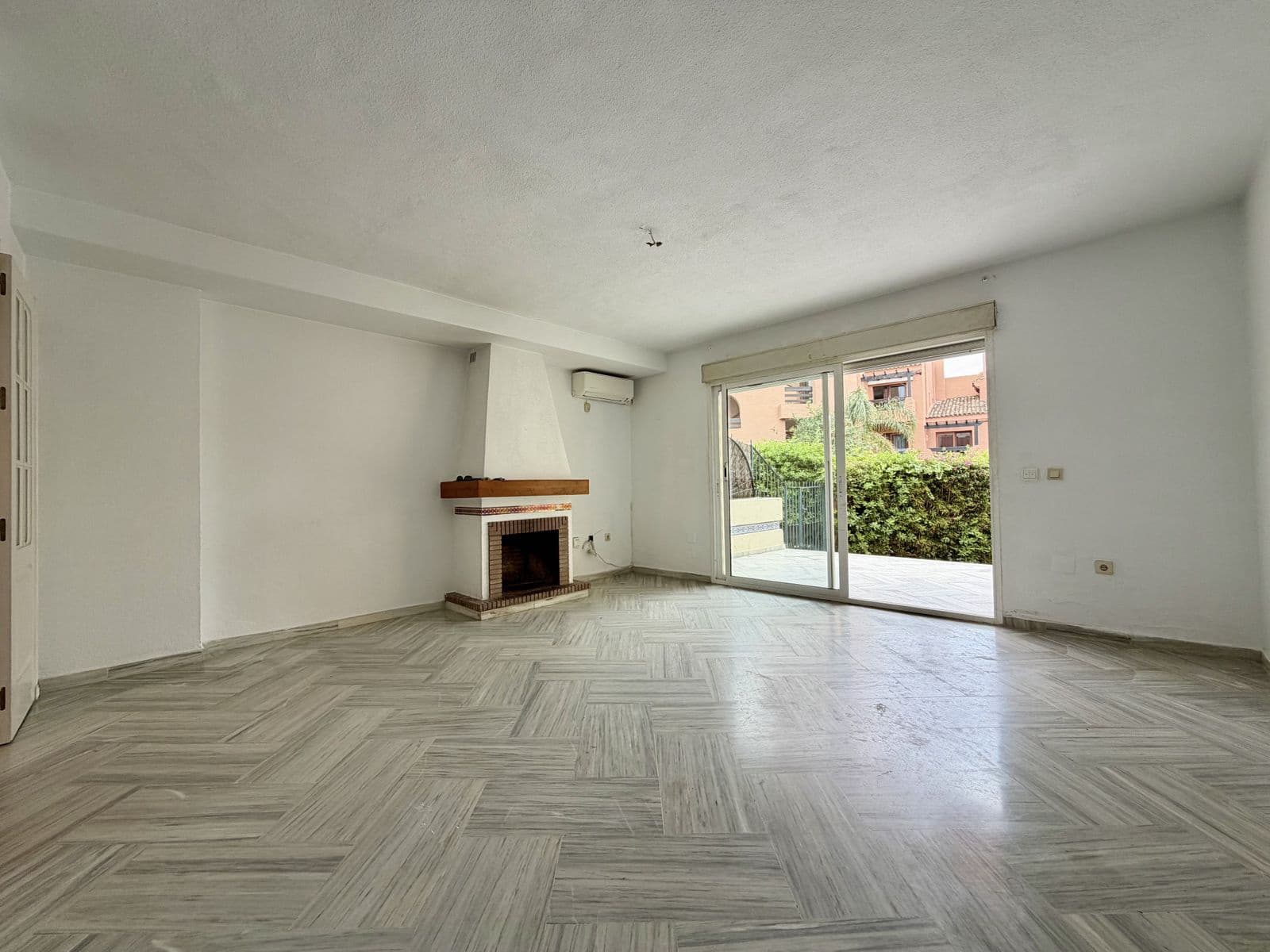 2 sovrum Hus till salu i Estepona - 699 000 € (Ref: 10020520)