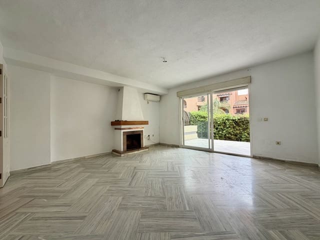 2 bedroom Townhouse for sale in Estepona - € 699,000 (Ref: 10020520)