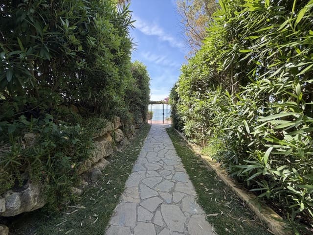 2 bedroom Townhouse for sale in Estepona - € 699,000 (Ref: 10020520)