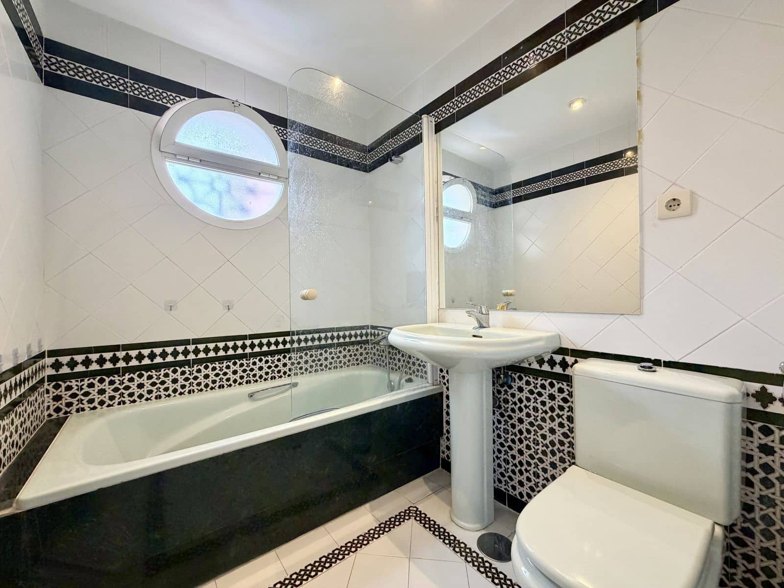 2 sovrum Hus till salu i Estepona - 699 000 € (Ref: 10020520)
