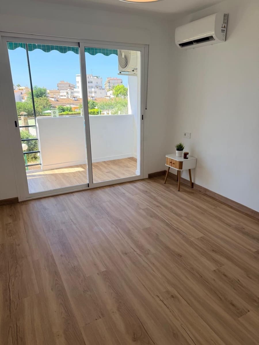 Apartamento de 2 habitaciones en Benalmádena en venta - 305.000 € (Ref: 10020523)
