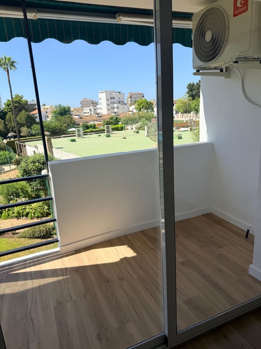 Apartamento de 2 habitaciones en Benalmádena en venta - 305.000 € (Ref: 10020523)
