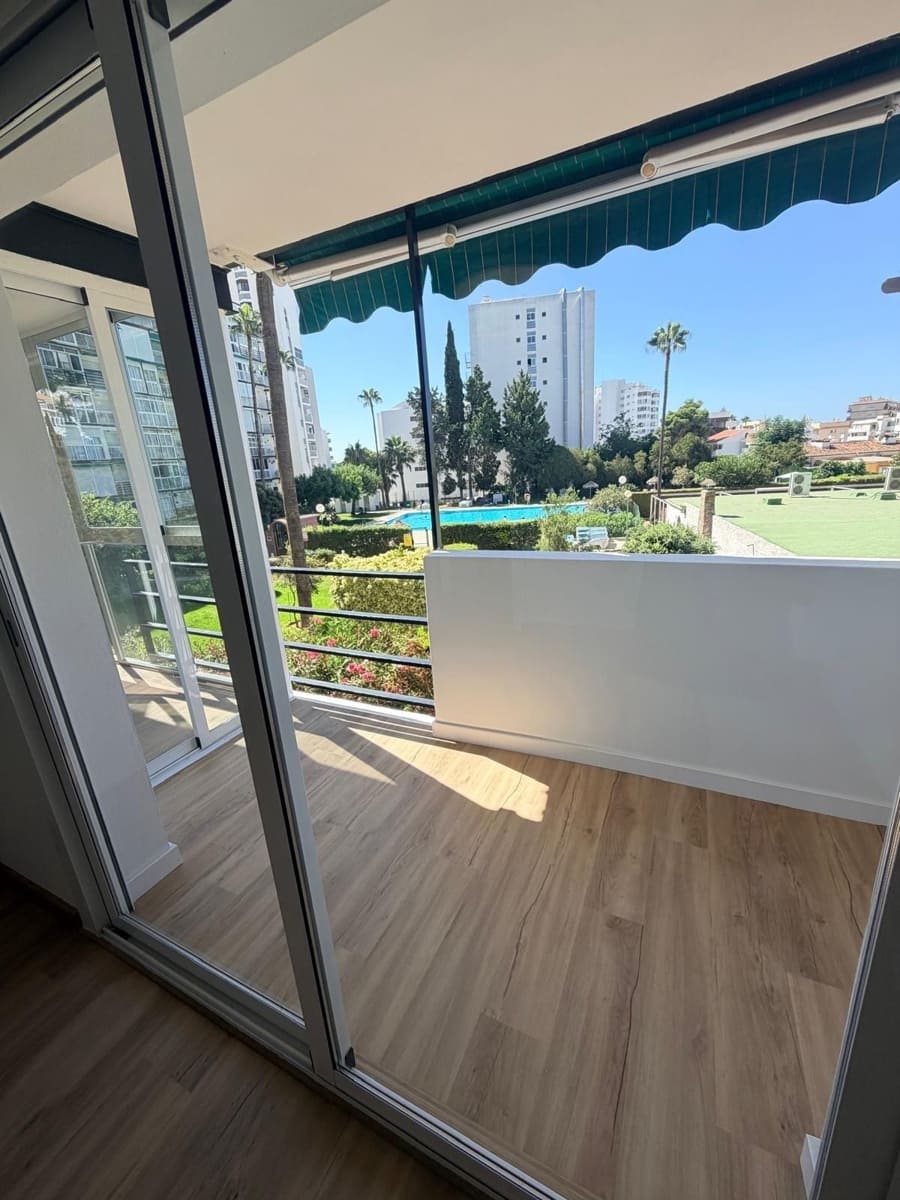 Apartamento de 2 habitaciones en Benalmádena en venta - 305.000 € (Ref: 10020523)