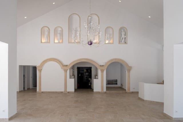 Restaurant/Bar til salgs i El Paraiso, Estepona - € 1 195 000 (Ref: 10020527)