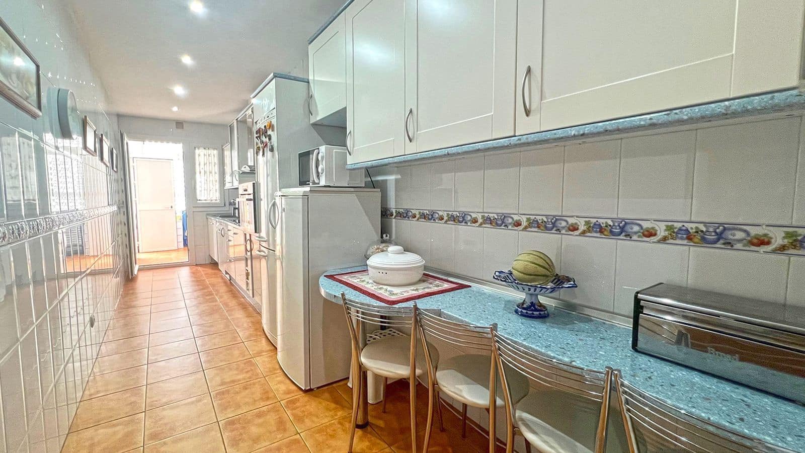 3 bedroom Apartment for sale in Marbella - € 1,300,000 (Ref: 10020532)