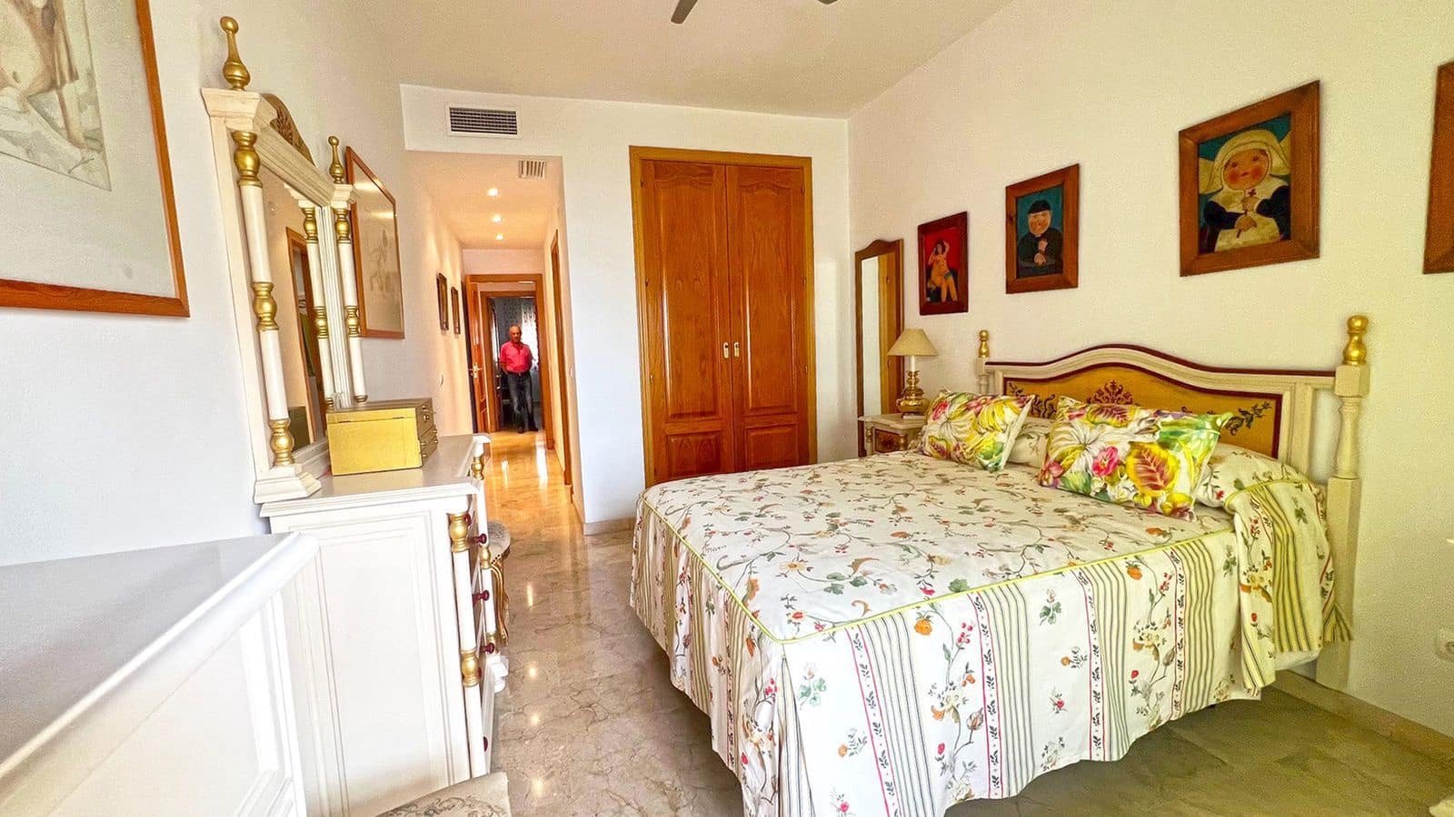 3 bedroom Apartment for sale in Marbella - € 1,300,000 (Ref: 10020532)
