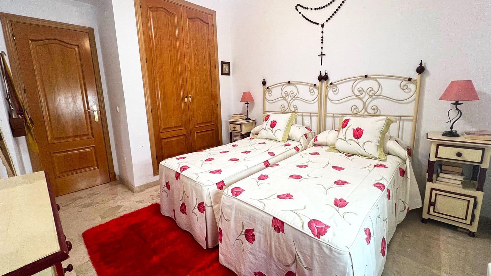3 bedroom Apartment for sale in Marbella - € 1,300,000 (Ref: 10020532)