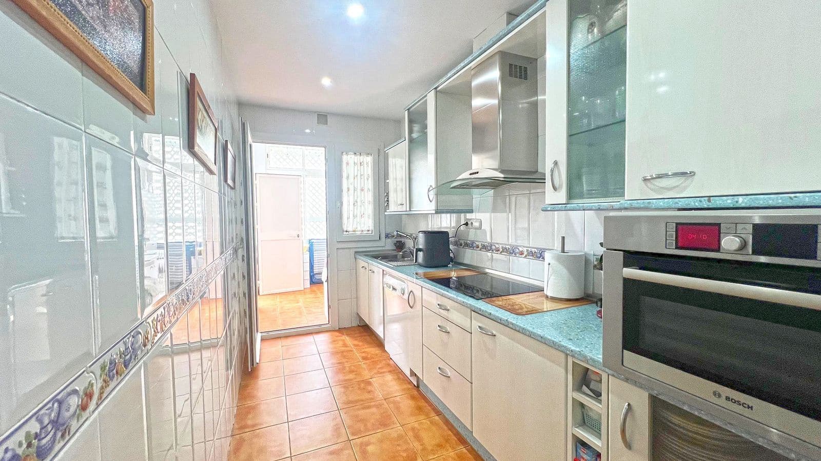 3 bedroom Apartment for sale in Marbella - € 1,300,000 (Ref: 10020532)