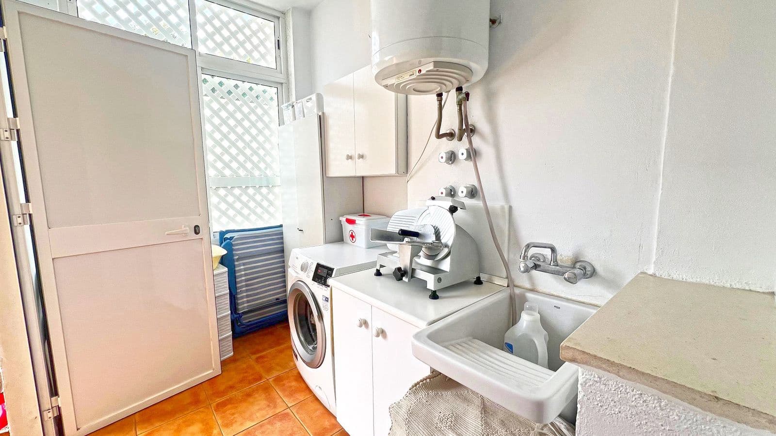 3 bedroom Apartment for sale in Marbella - € 1,300,000 (Ref: 10020532)