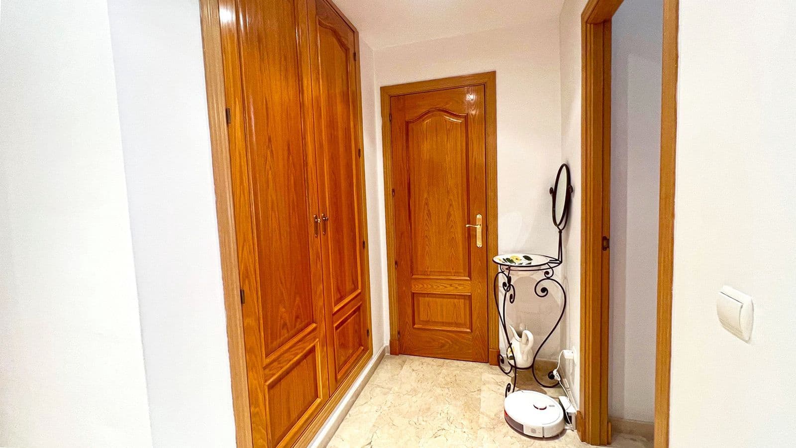 3 bedroom Apartment for sale in Marbella - € 1,300,000 (Ref: 10020532)