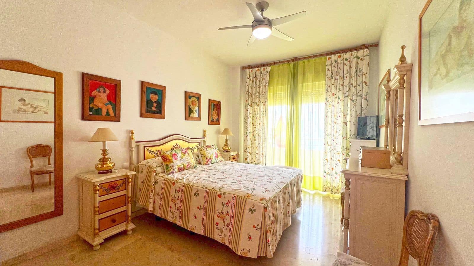 3 bedroom Apartment for sale in Marbella - € 1,300,000 (Ref: 10020532)
