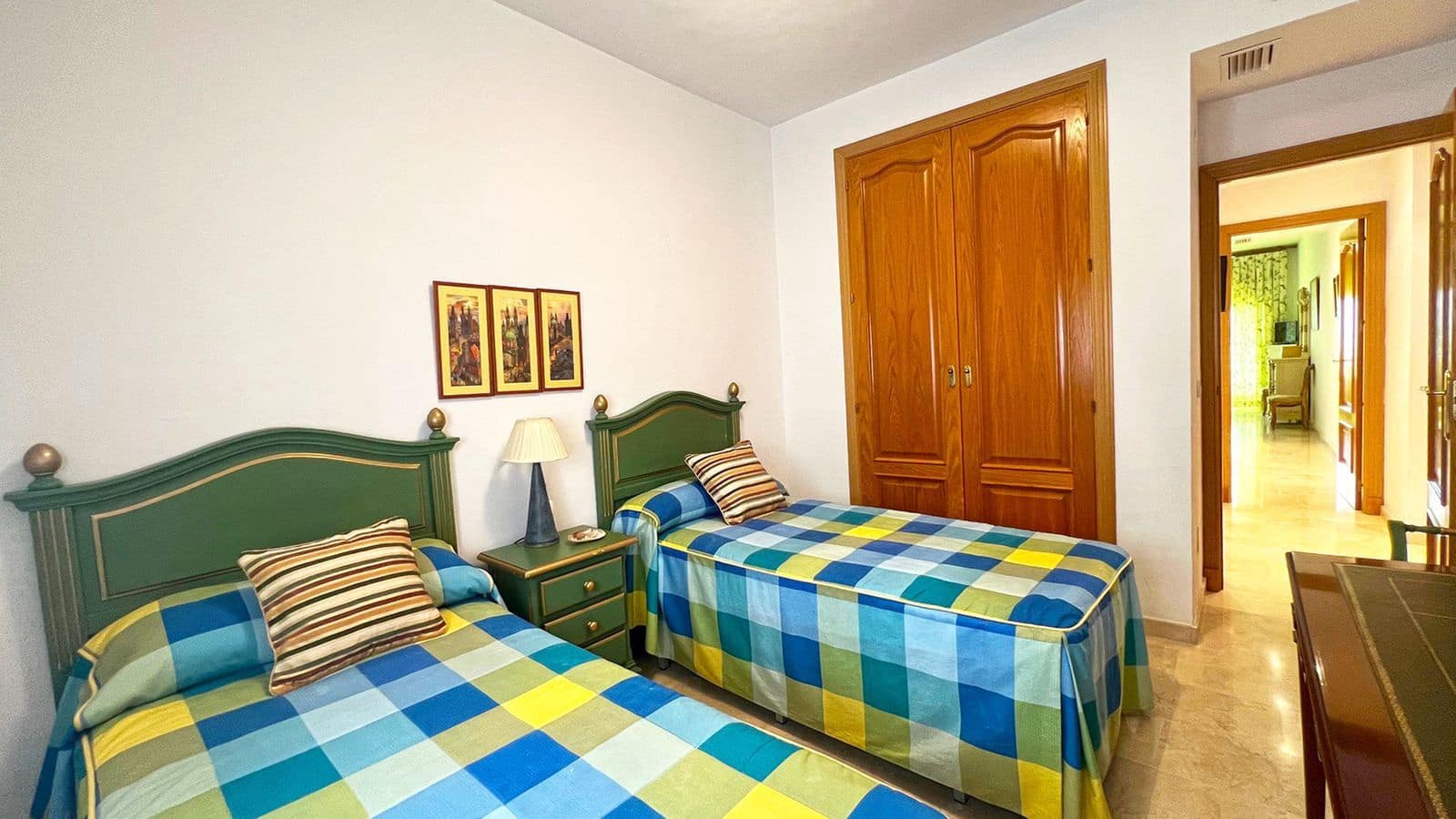 3 bedroom Apartment for sale in Marbella - € 1,300,000 (Ref: 10020532)