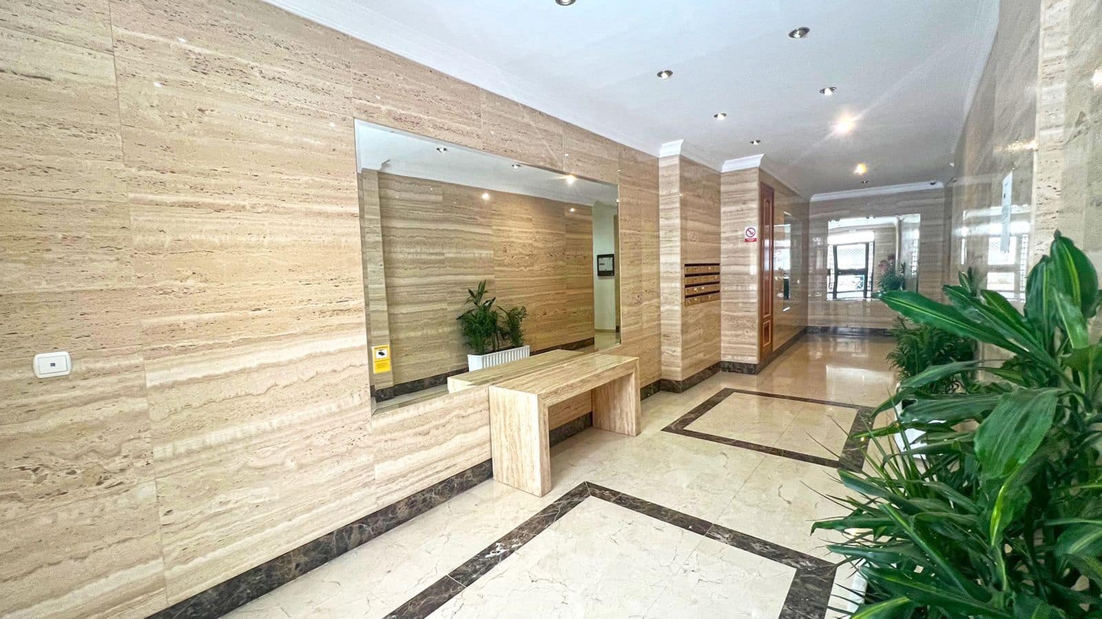 3 bedroom Apartment for sale in Marbella - € 1,300,000 (Ref: 10020532)